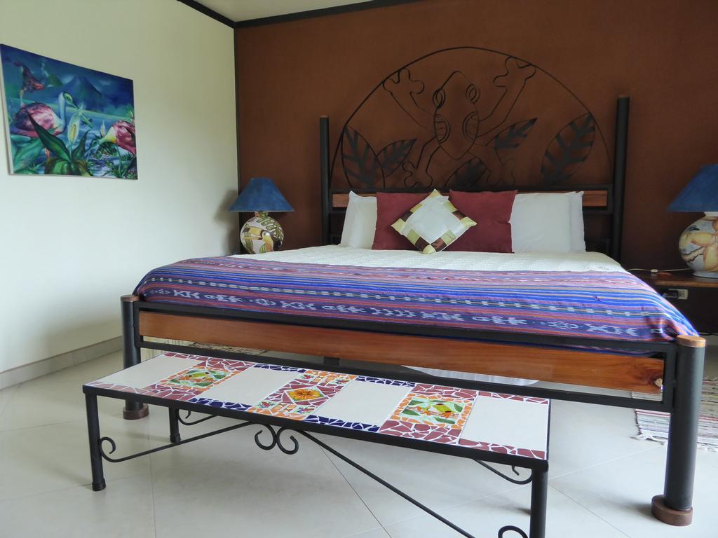 Lucky Bug Bed And Breakfast Nuevo Arenal Zimmer foto