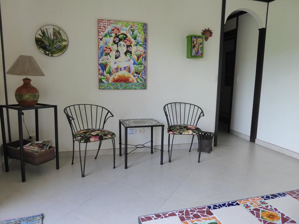 Lucky Bug Bed And Breakfast Nuevo Arenal Zimmer foto